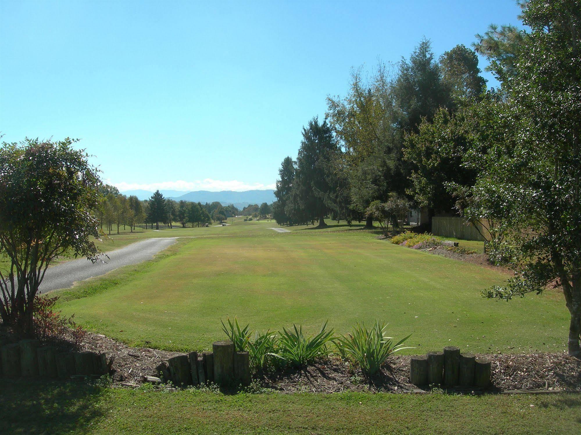 Baneberry Golf And Resort Bagian luar foto